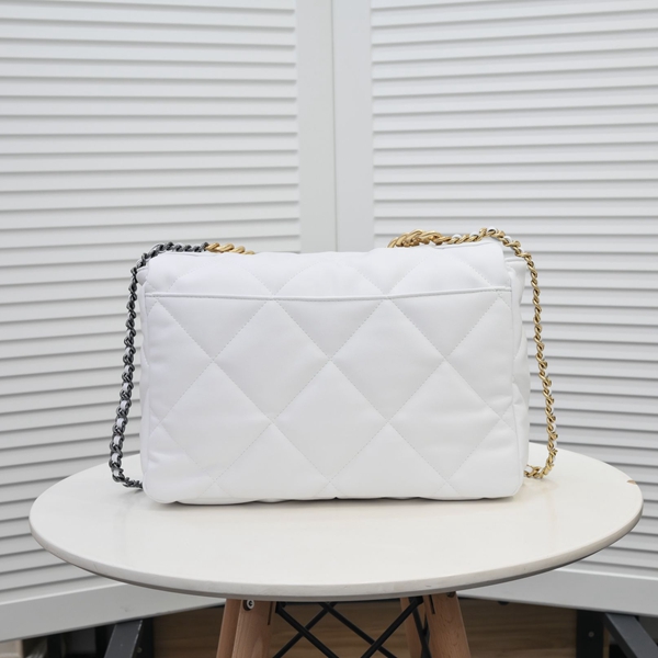 シャネルバッグ側面デザイン